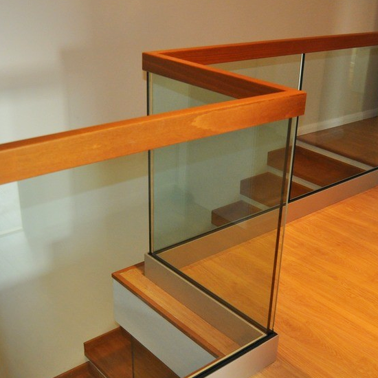 Treppengeländer aus Glas für Innen nach Maß konfigurator